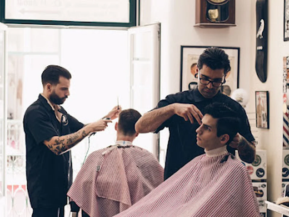 Barbearia O Corvo - The Crow Barbershop