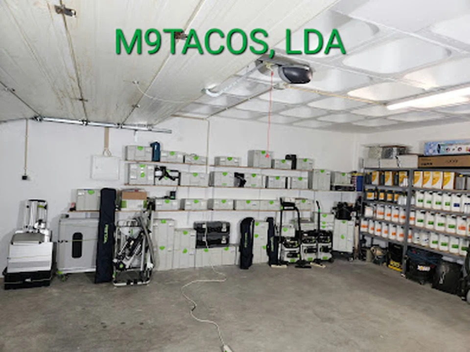 M9TACOS, LDA / Afagamentos e Envernizamentos de Pavimentos e Escadas de Madeira / Assentamento de Chão Flutuante - Madeira