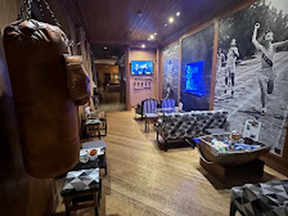 Real Sports Bar