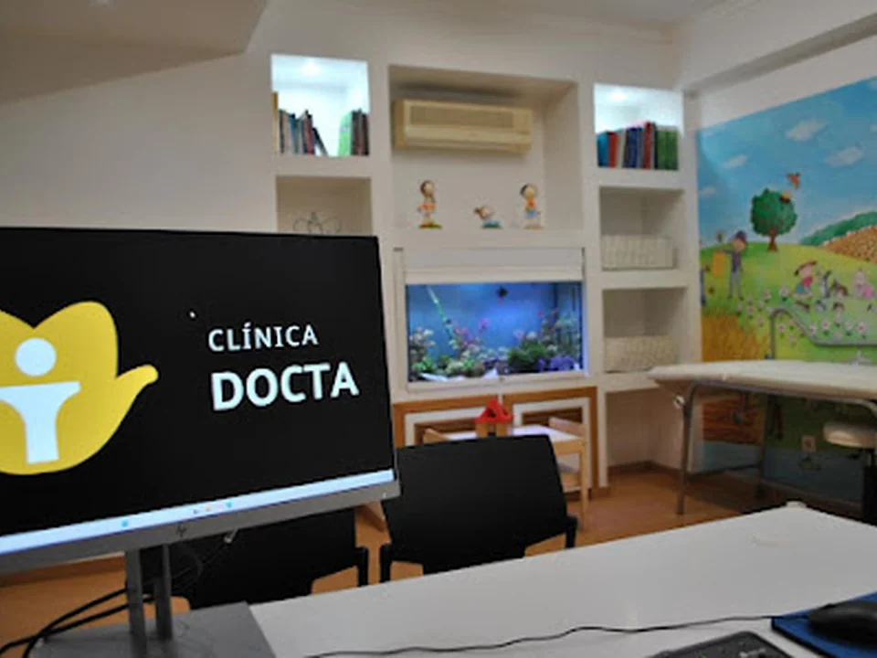Dra. Lêda Lúcia Moraes Ferreira - Pediatra | Infectologista | Saúde Infantil, Lisboa