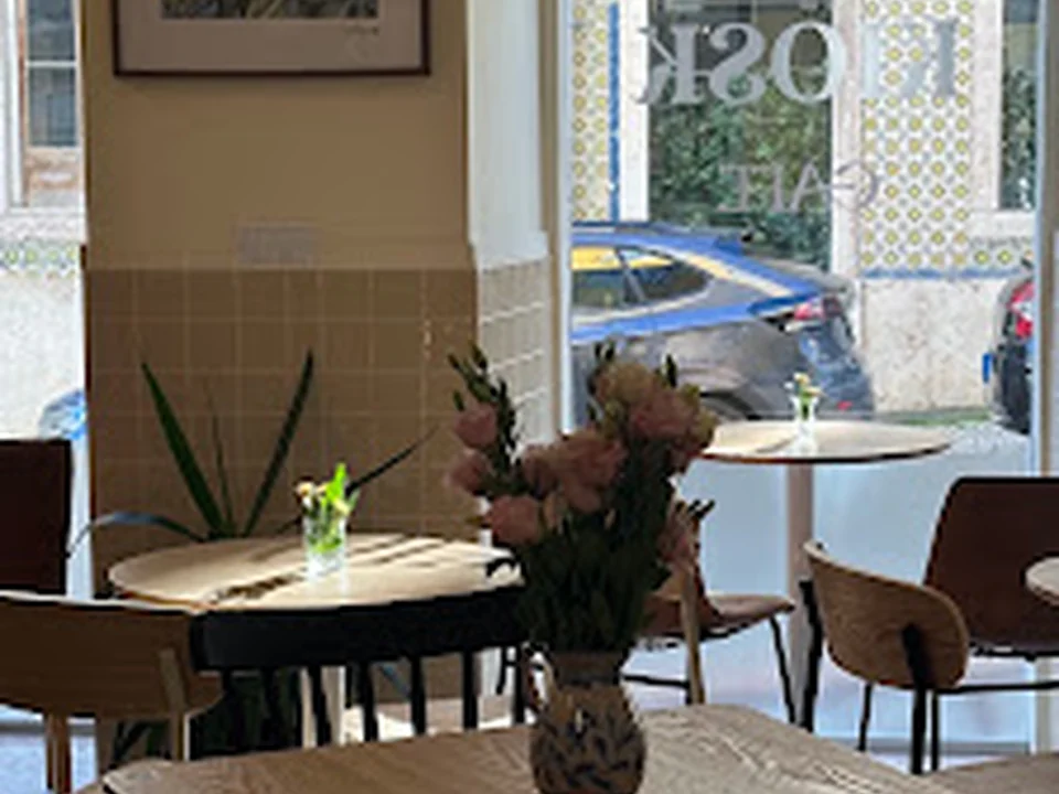 Kiosk Cafe | Specialty Coffee & Books | Brunch, Lisboa