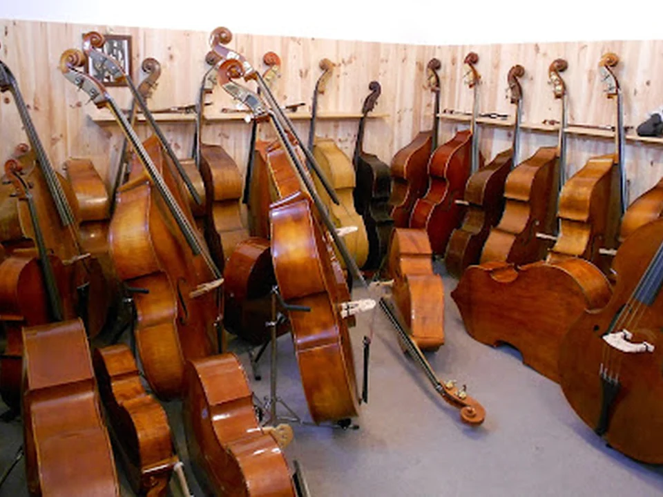 Catarina Torres & Kai Dase Luthiers, Violin to doublebass (Atelier Torres & Fase), Lisboa