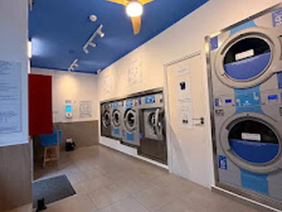 Lavadouro Campo Pequeno Self-Service Laundry, Lisboa