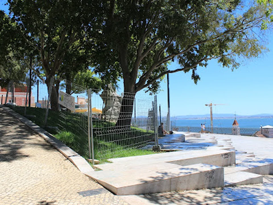 Jardim do Alto de Santa Catarina / Adamastor, Lisboa