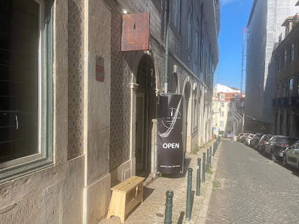 Wine Nerds Alfama - Wine Shop | Wine Bar, Lisboa