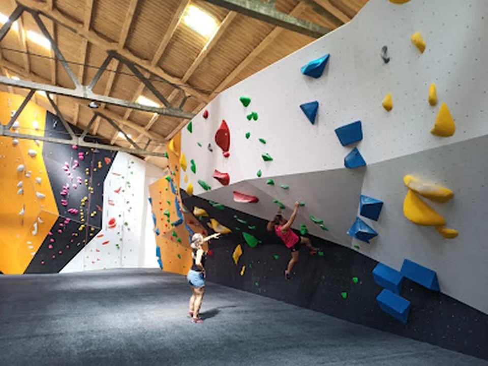 IN WALL climbing center - Rocódromo Setúbal, Lisboa