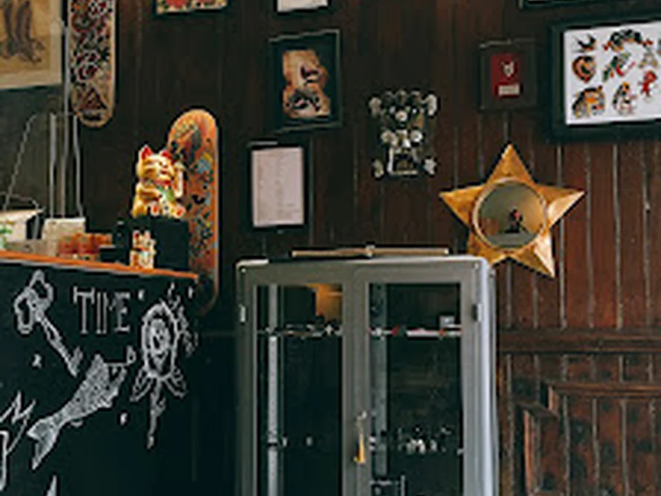 Queen Of Hearts - Tattoos and Piercings, Lisboa