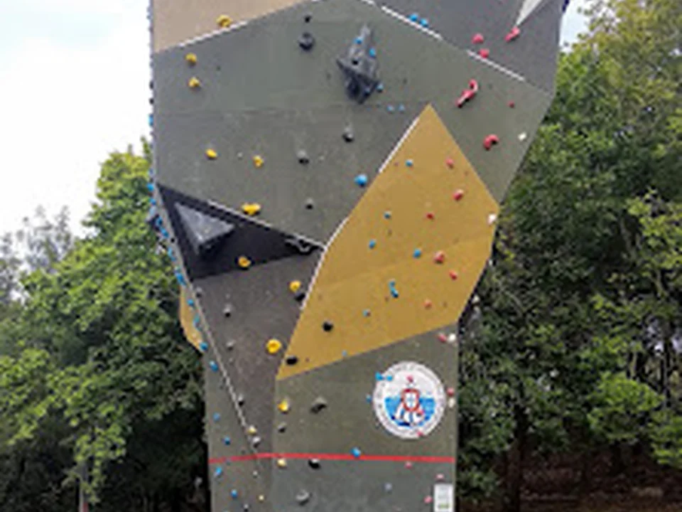 Estruturas Artificiais de Escalada | Parque Vale do Silêncio, Lisboa